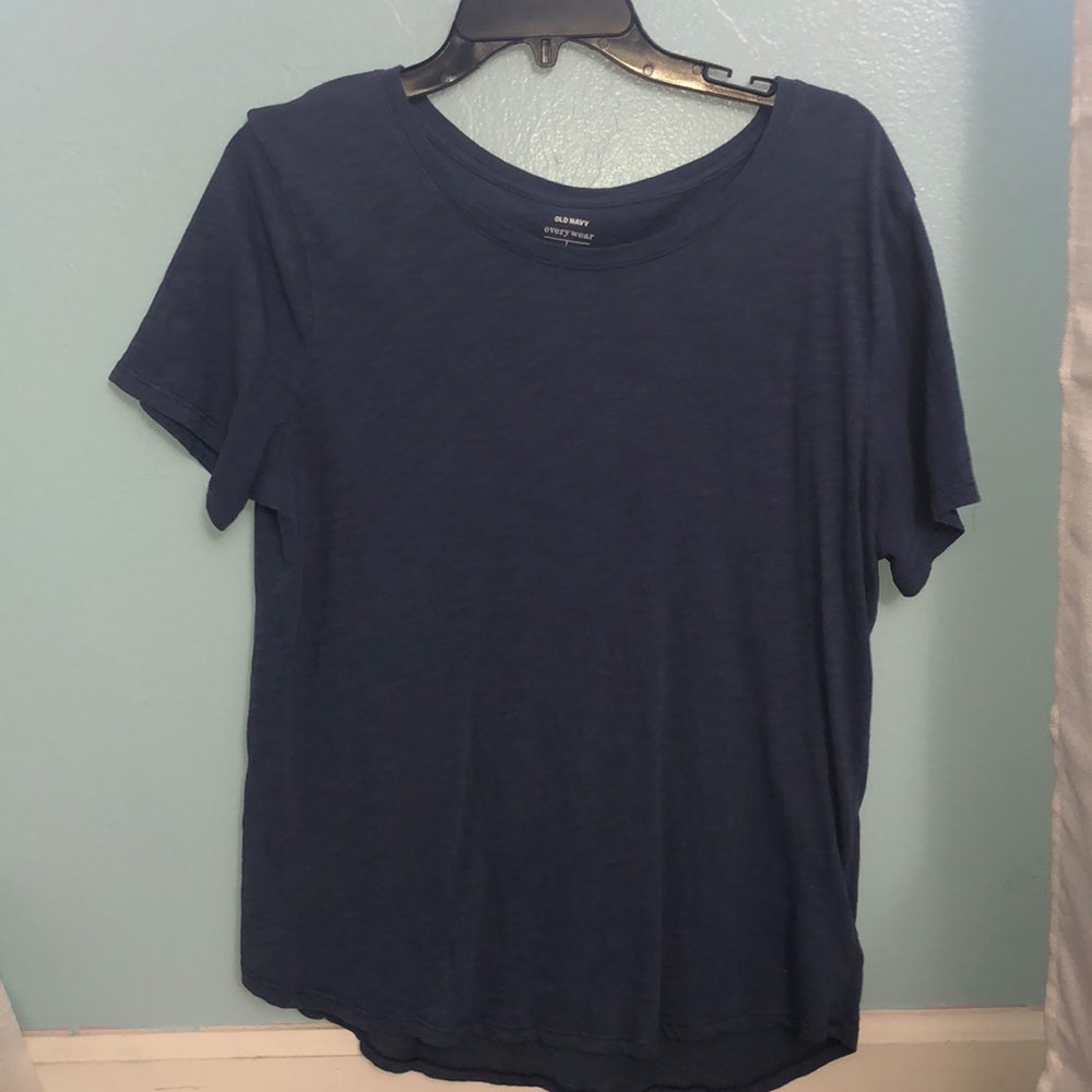 old navy t-shirt